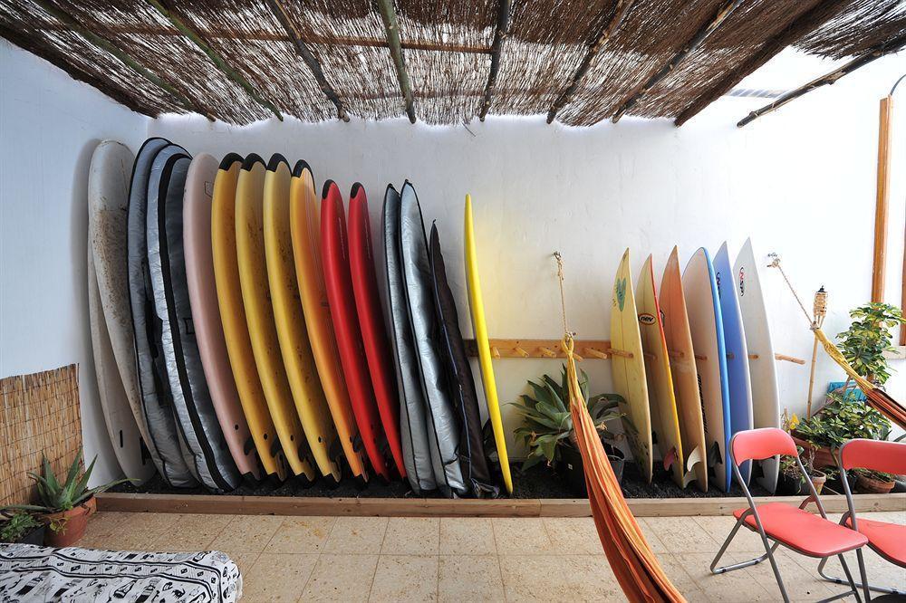 Caleta De Famara Hotel Clandestino Surf Adventure מראה חיצוני תמונה